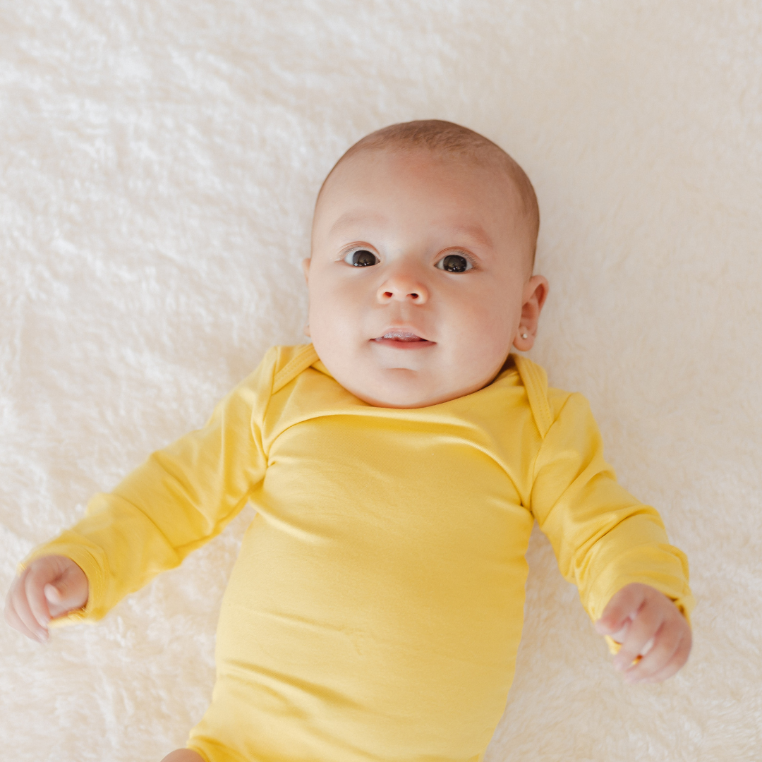 Body manga longa para recém-nascido em viscose amarelo Tutum